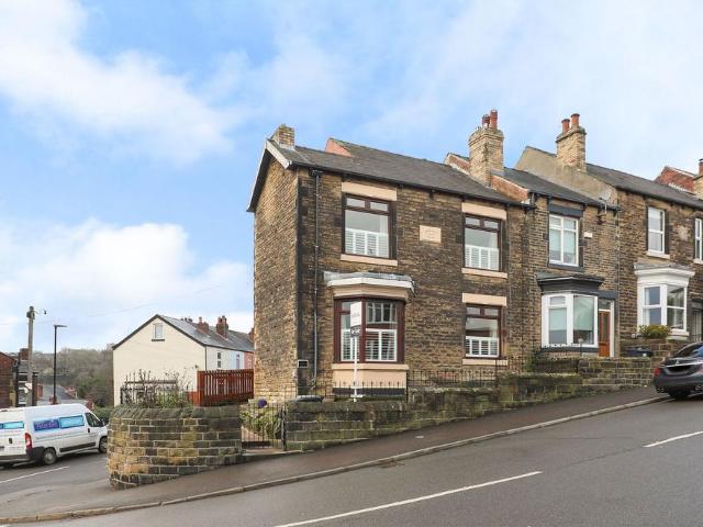 4 bedroom end of terrace house for sale