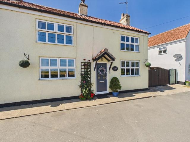 4 bedroom end of terrace house for sale