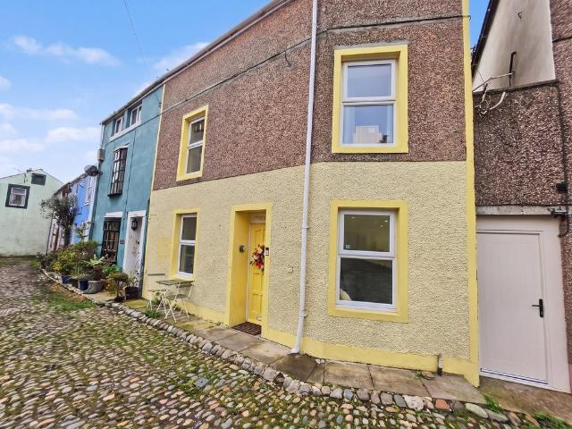 4 bedroom end of terrace house for sale
