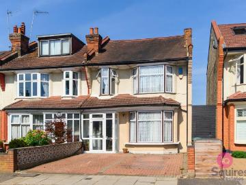4 bedroom end of terrace house for sale