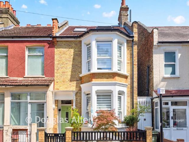 4 bedroom end of terrace house for sale