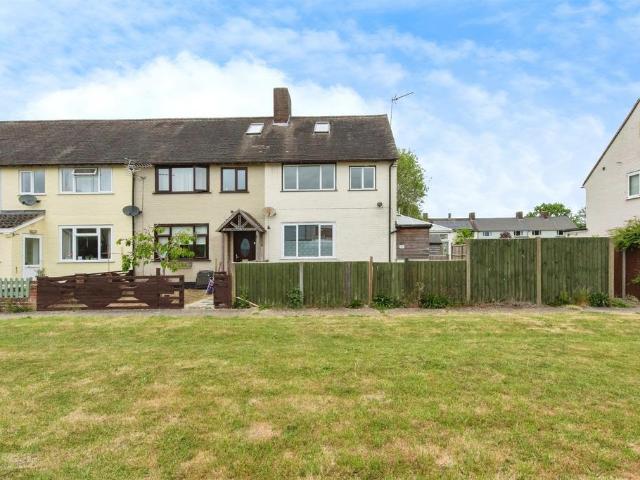 4 bedroom end of terrace house for sale