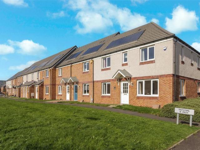 4 bedroom end of terrace house for sale