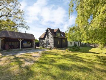 4 bedroom end of terrace house for sale