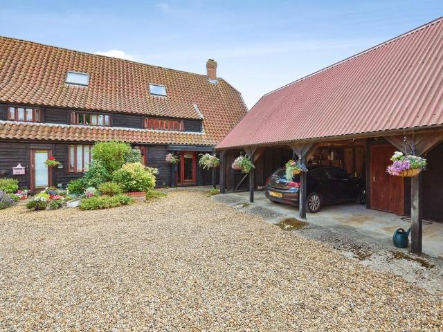 4 bedroom end of terrace house for sale