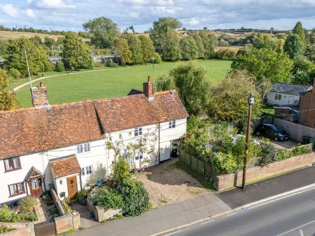 4 bedroom end of terrace house for sale