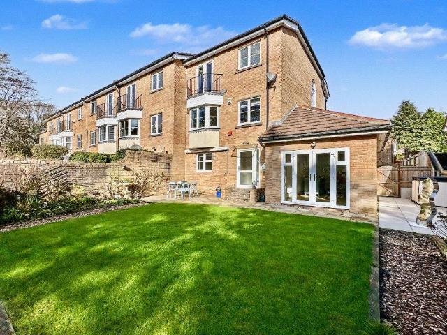 4 bedroom end of terrace house for sale