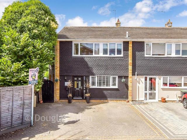 4 bedroom end of terrace house for sale