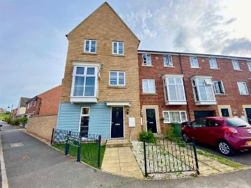 4 bedroom end of terrace house for sale