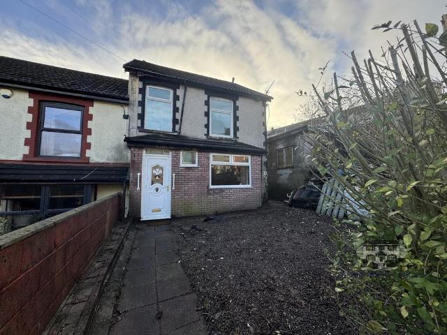 4 bedroom end of terrace house for sale