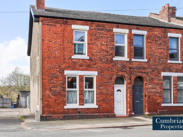 4 bedroom end of terrace house for sale