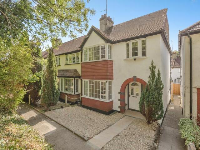 4 bedroom end of terrace house for sale