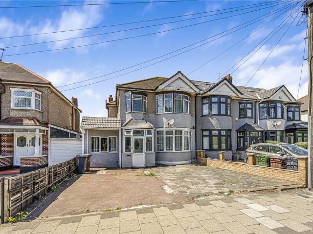 4 bedroom end of terrace house for sale
