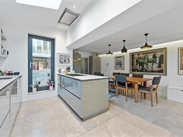 4 bedroom end of terrace house for sale