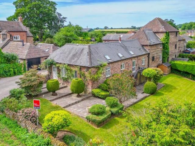 4 bedroom end of terrace house for sale