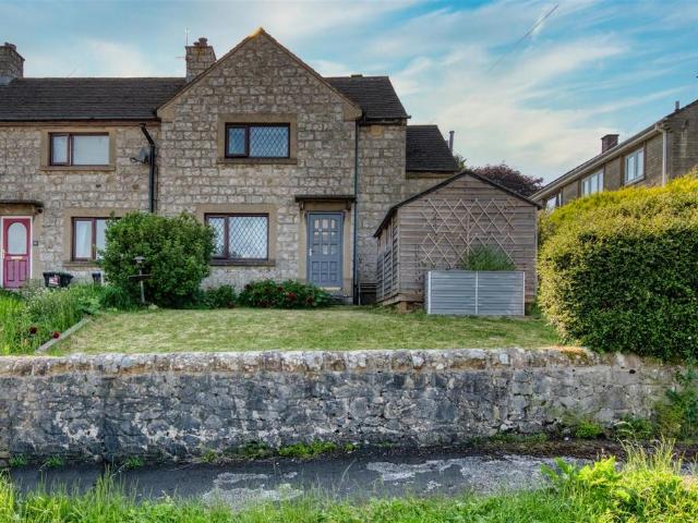 4 bedroom end of terrace house for sale