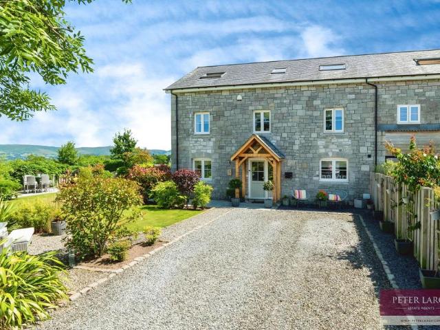 4 bedroom end of terrace house for sale