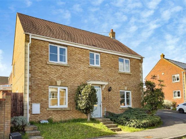 4 bedroom end of terrace house for sale