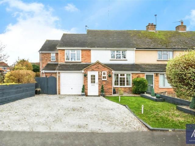 4 bedroom end of terrace house for sale