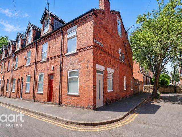 4 bedroom end of terrace house for sale