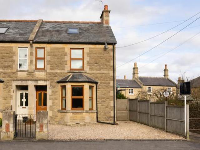 4 bedroom end of terrace house for sale