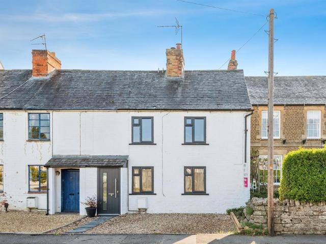 4 bedroom end of terrace house for sale