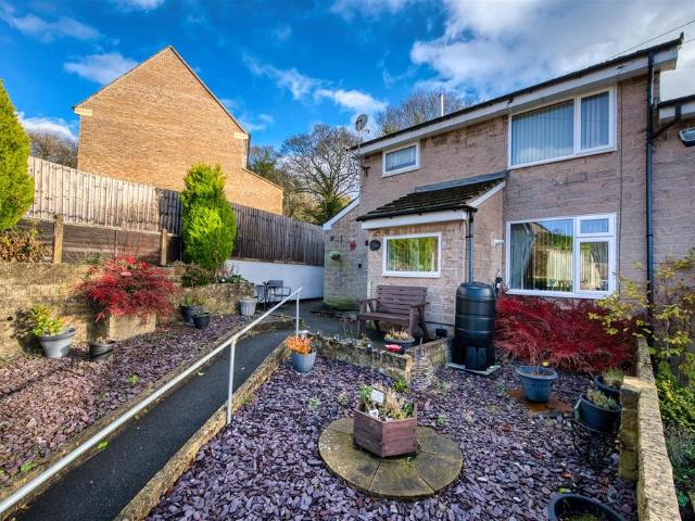 4 bedroom end of terrace house for sale