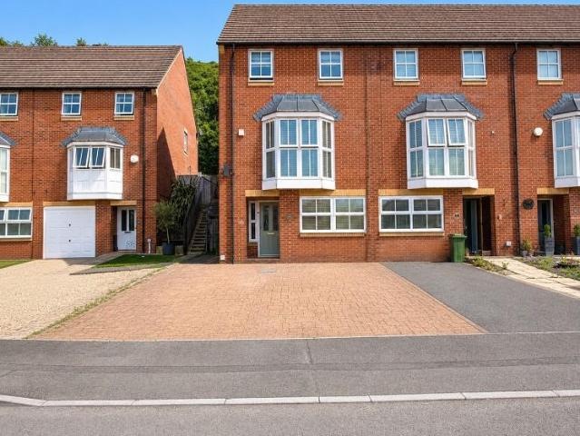 4 bedroom end of terrace house for sale