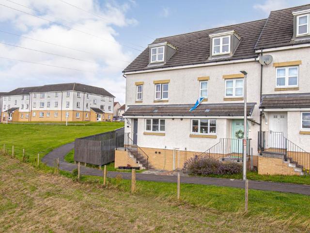 4 bedroom end of terrace house for sale