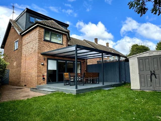 4 bedroom end of terrace house for sale