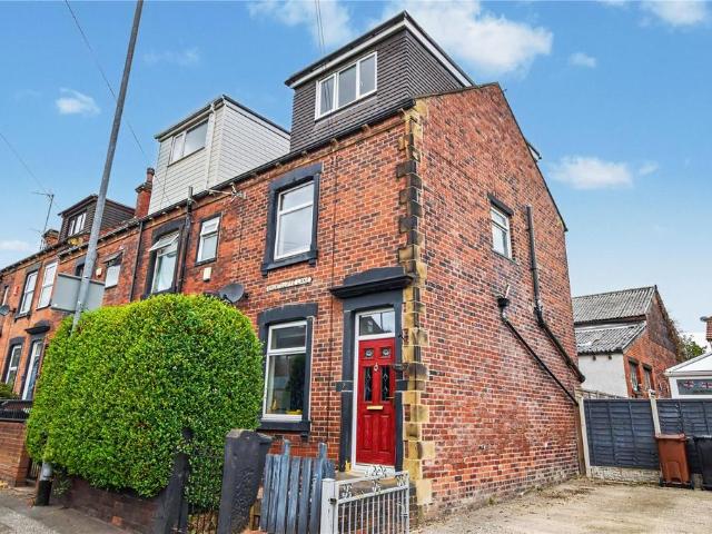4 bedroom end of terrace house for sale