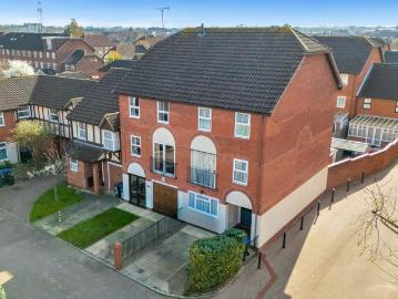 4 bedroom end of terrace house for sale