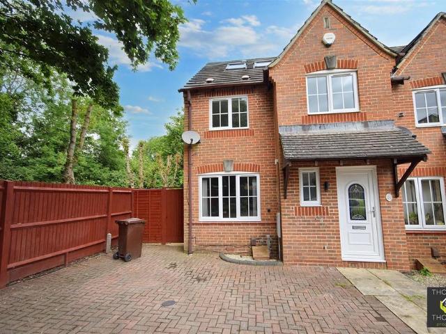 4 bedroom end of terrace house for sale