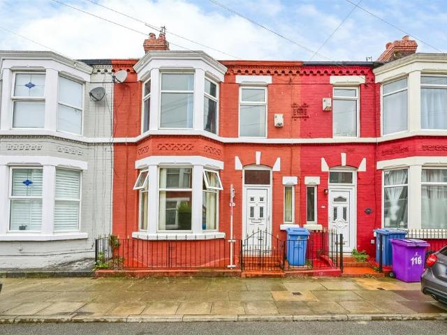 4 bedroom end of terrace house for sale