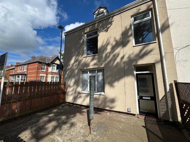 4 bedroom end of terrace house for sale