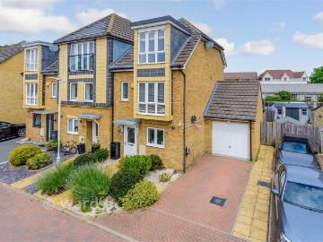 4 bedroom end of terrace house for sale