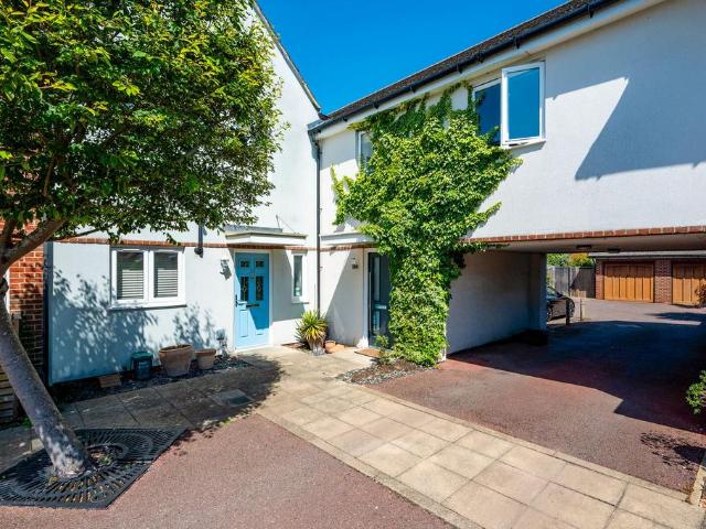 4 bedroom end of terrace house for sale