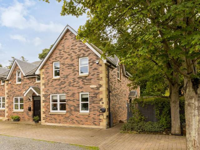 4 bedroom end of terrace house for sale