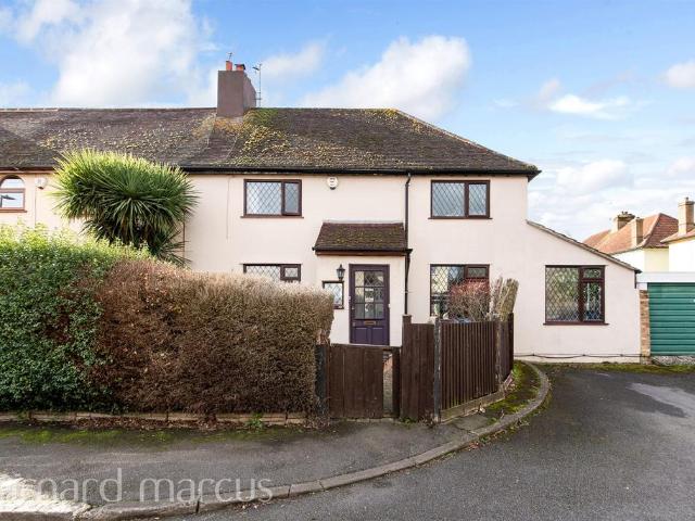 4 bedroom end of terrace house for sale