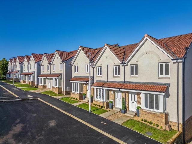 4 bedroom end of terrace house for sale