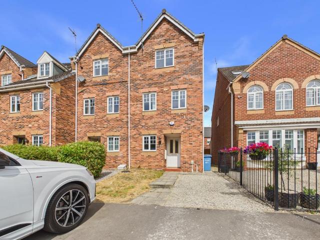 4 bedroom end of terrace house for sale