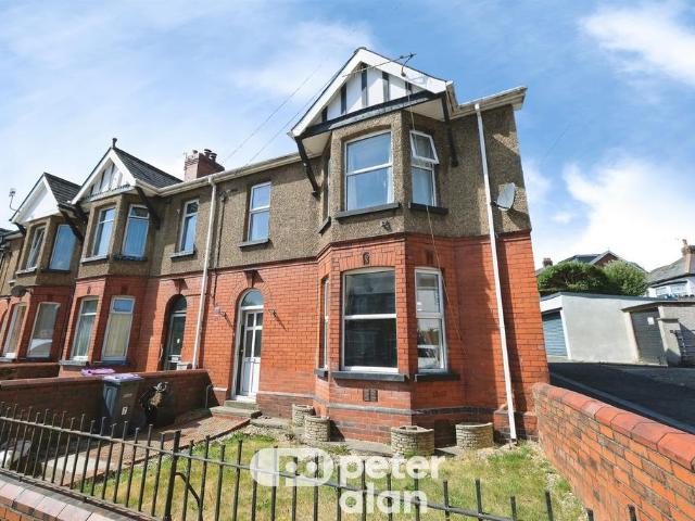 4 bedroom end of terrace house for sale