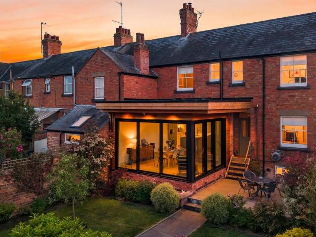 4 bedroom end of terrace house for sale