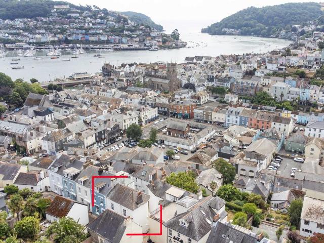 4 bedroom end of terrace house for sale