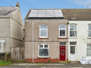 4 bedroom end of terrace house for sale