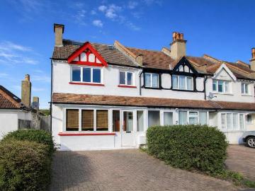4 bedroom end of terrace house for sale