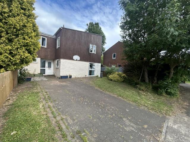 4 bedroom end of terrace house for sale