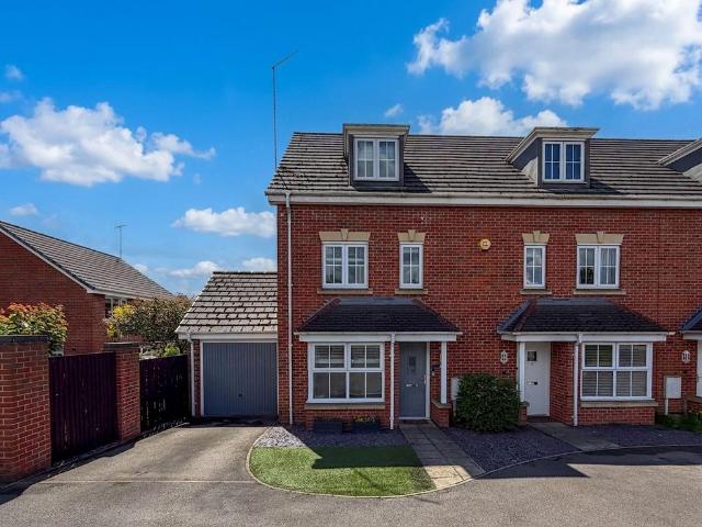 4 bedroom end of terrace house for sale