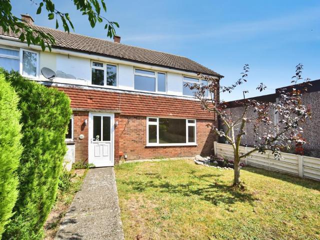 4 bedroom end of terrace house for sale