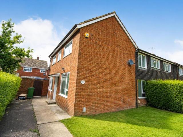 4 bedroom end of terrace house for sale